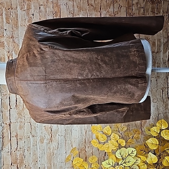 VINTAGE ARMANI COLLEZIONE BROWN DISTRESSED LEATHER ZIP-UP JACKET - Picture 7 of 16